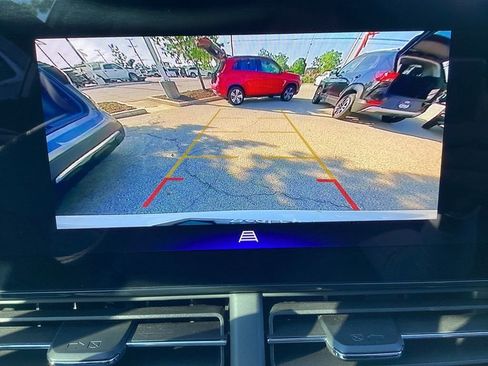 Used 2025 Chevrolet Trax LT w/ LT Convenience Package FWD image 19
