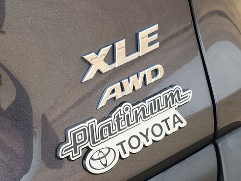 Used 2022 Toyota RAV4 XLE Premium image 16