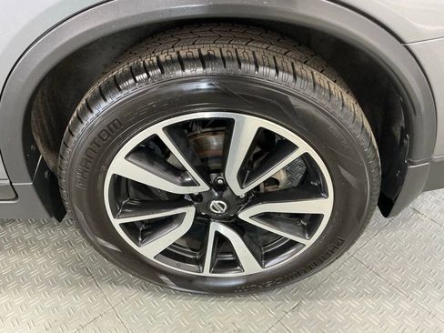 Used 2018 Nissan Rogue SL w/ Premium Package image 42