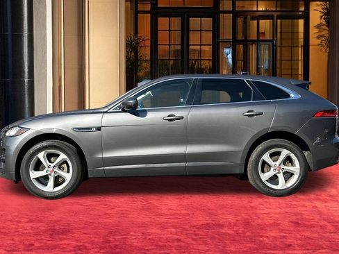 Used 2019 Jaguar F-PACE Premium image 3