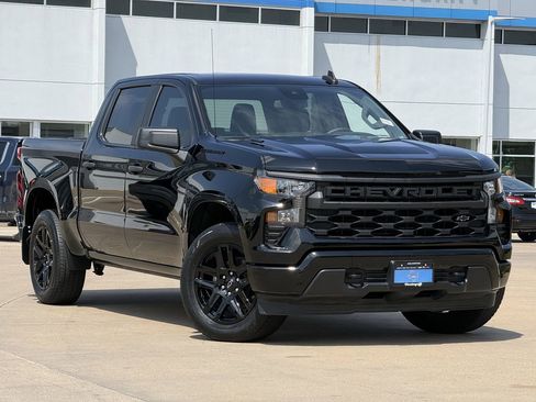 Certified 2025 Chevrolet Silverado 1500 Custom w/ LPO, Dark Essentials Package image 2