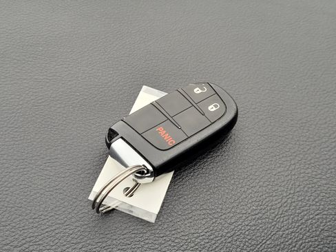 Used 2021 Jeep Compass Latitude w/ Sun and Sound Group FWD image 11