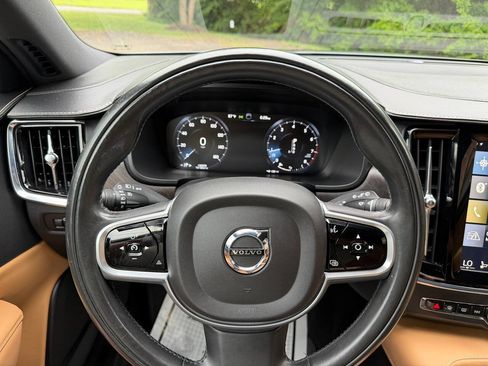 Used 2018 Volvo V90 T6 Cross Country w/ Convenience Package AWD/4WD image 18