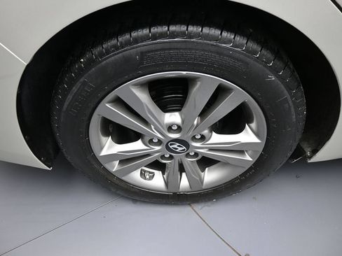 Used 2017 Hyundai Elantra Value Edition w/ Cargo Package FWD image 12