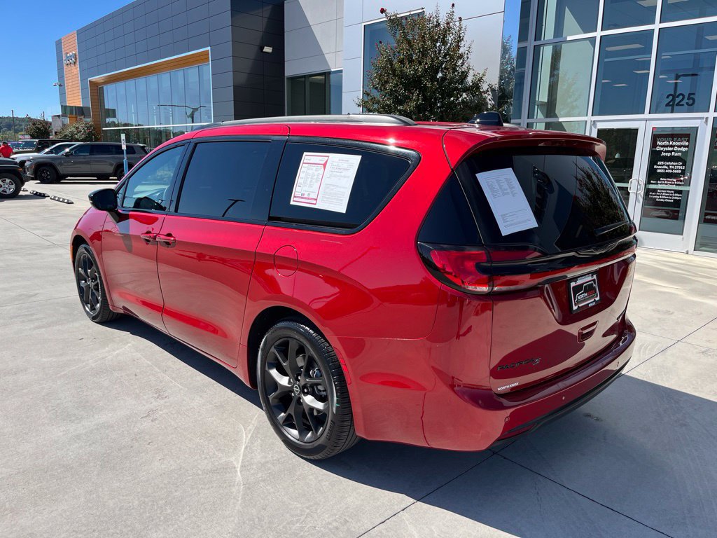 Used 2025 Chrysler Pacifica Limited FWD image 20