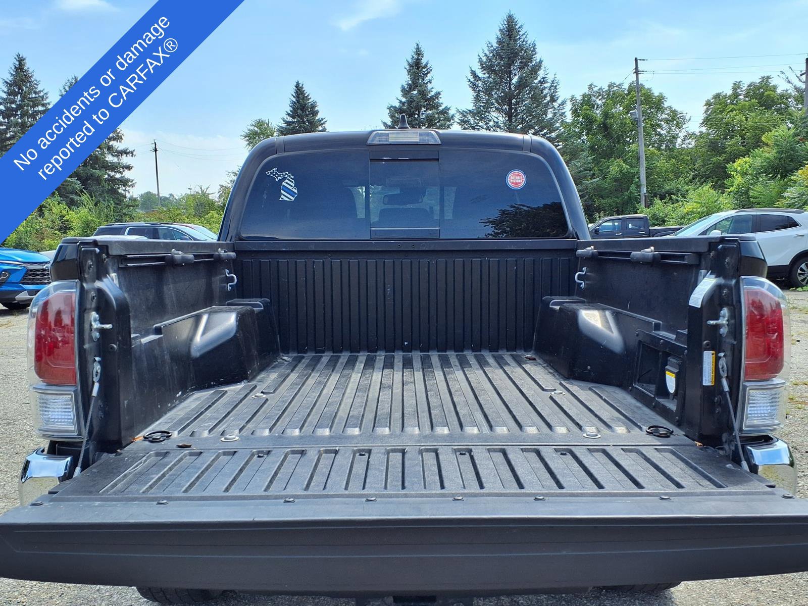 Used 2022 Toyota Tacoma TRD Off-Road AWD/4WD image 9