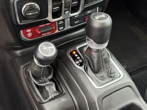 Used 2024 Jeep Wrangler Unlimited Rubicon AWD/4WD image 23