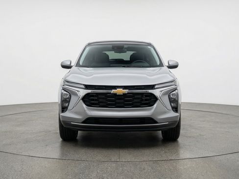 Used 2025 Chevrolet Trax LT w/ LT Convenience Package image 2