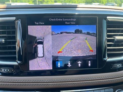 Used 2018 Chrysler Pacifica Limited FWD image 18