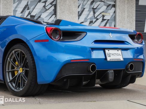 Used 2018 Ferrari 488 Spider RWD image 12