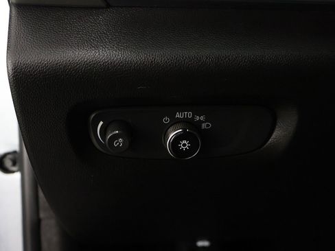 Used 2023 Chevrolet Traverse LT image 37