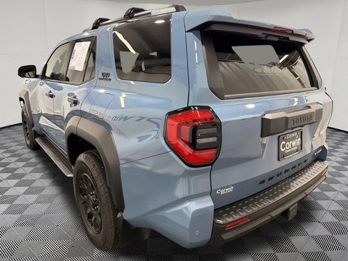 Used 2025 Toyota 4Runner TRD Off-Road Premium AWD/4WD image 4