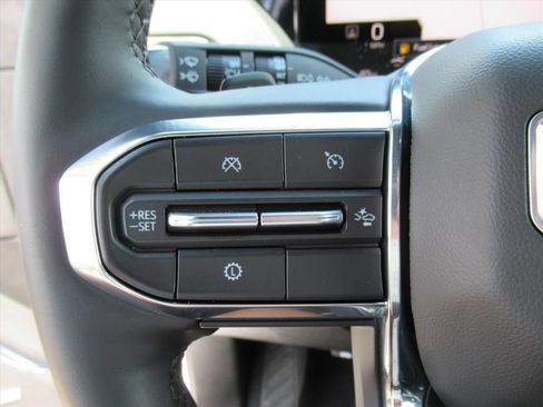Used 2025 GMC Yukon XL Denali RWD image 21