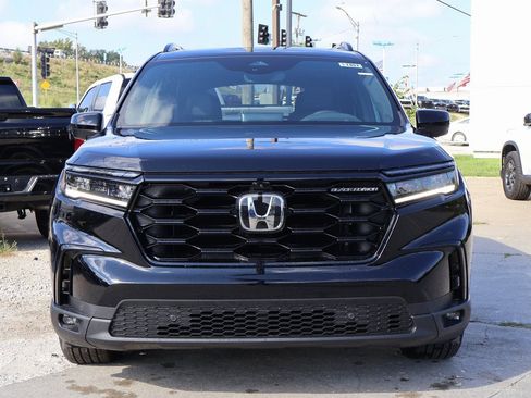 New 2025 Honda Pilot Black Edition image 2