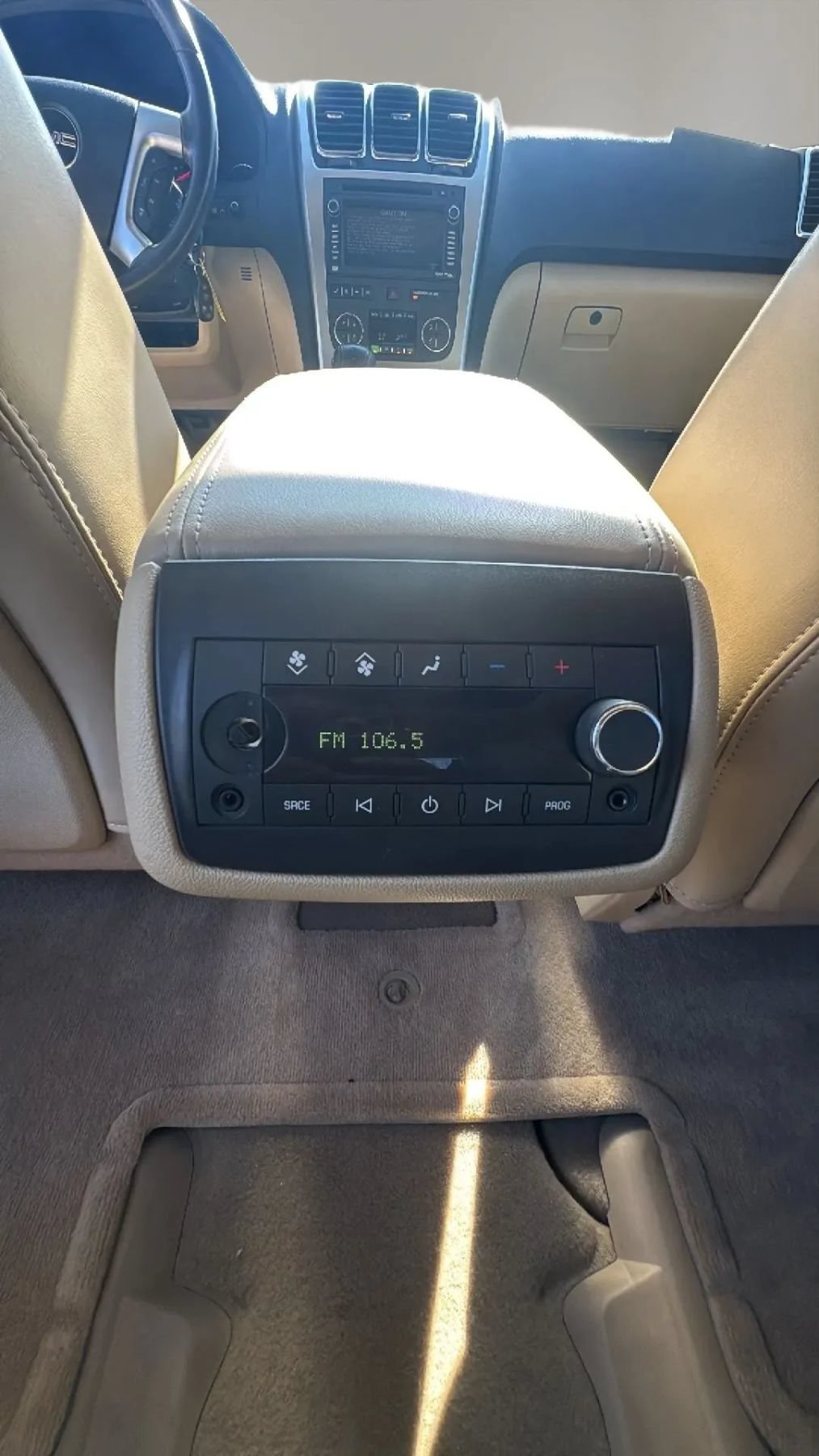 Used 2010 GMC Acadia SLT w/ Technology Package FWD image 11