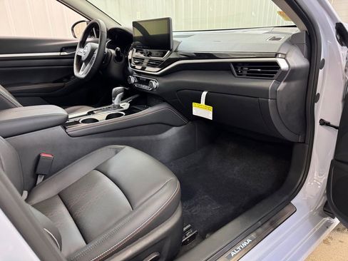 New 2025 Nissan Altima 2.5 SR w/ SR Premium Package image 24