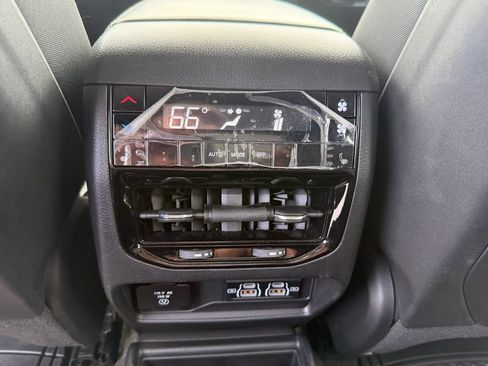 Used 2023 Jeep Grand Cherokee L Limited AWD/4WD image 14