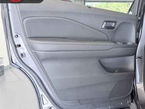 Used 2020 Honda Pilot Touring image 13