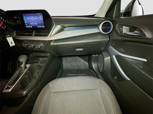 Used 2024 Chevrolet Trax LS w/ LS Convenience Package image 32
