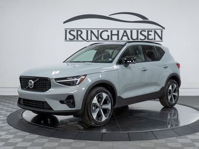 New 2026 Volvo XC40 B5 Plus w/ Protection Package Premier