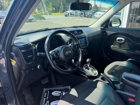 Used 2016 Kia Soul + w/ Audio Package FWD image 10