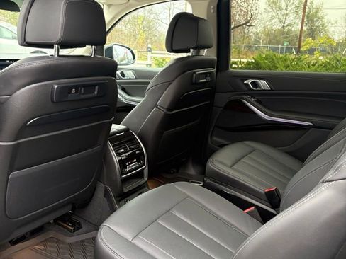 Used 2021 BMW X7 xDrive40i w/ Premium Package 2 image 19