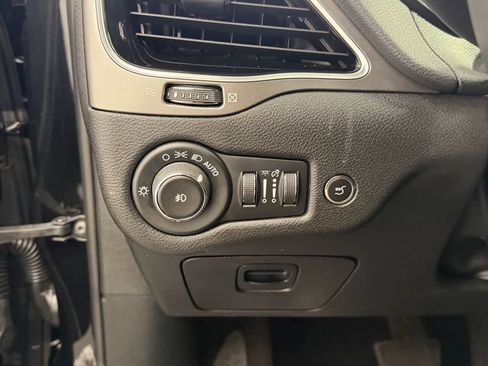 Used 2019 Jeep Cherokee Limited image 15