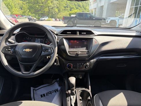 Used 2023 Chevrolet TrailBlazer LS FWD image 16