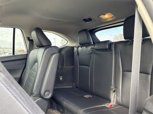 Used 2022 Toyota Highlander XLE image 15