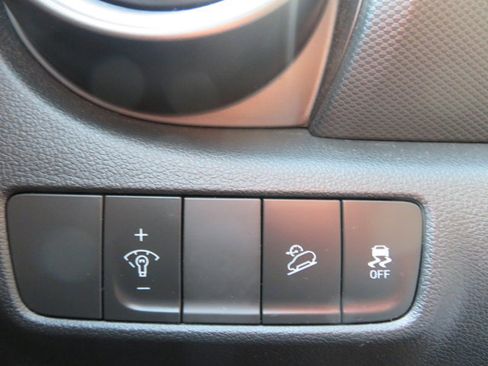 Used 2022 Hyundai Kona SE image 21