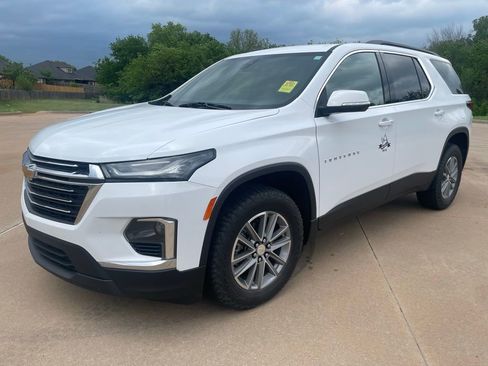 Used 2023 Chevrolet Traverse LT FWD image 1