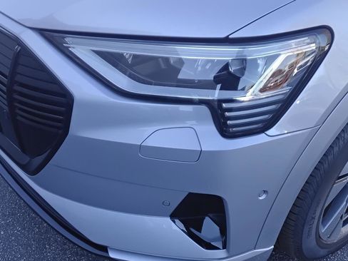 Certified 2022 Audi e-tron Premium w/ Convenience Plus Package image 6