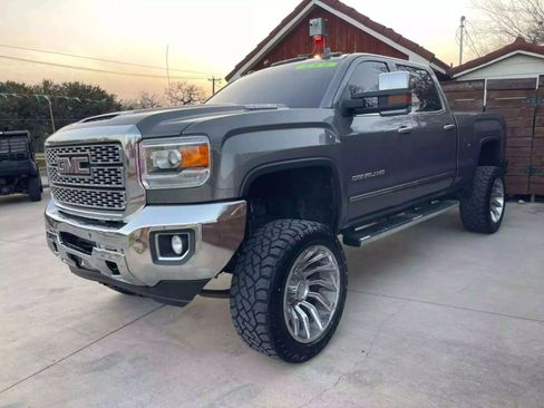 Used 2018 GMC Sierra 2500 Denali w/ Duramax Plus Package image 4