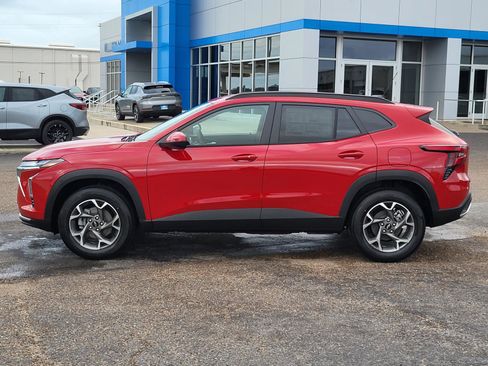 New 2026 Chevrolet Trax LT w/ LT Convenience Package image 2