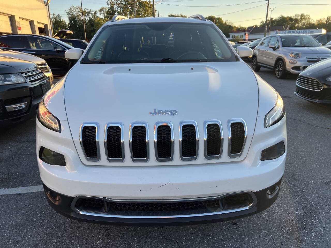Used 2017 Jeep Cherokee Limited FWD image 2