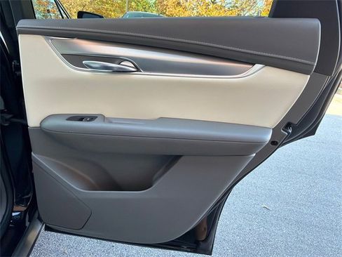 Certified 2022 Cadillac XT5 Premium Luxury image 12