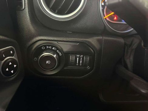 Used 2020 Jeep Wrangler Unlimited Sahara AWD/4WD image 37
