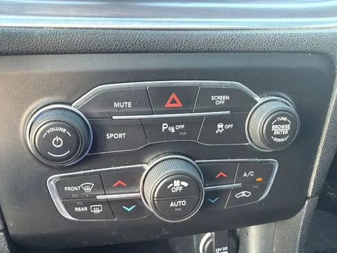 Used 2017 Dodge Charger R/T w/ Plus Group image 25