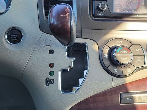 Used 2014 Toyota Sienna XLE image 20