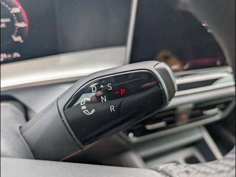 Certified 2025 Volkswagen Tiguan SE R-Line AWD/4WD image 16