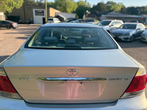Used 2006 Toyota Camry XLE FWD image 40