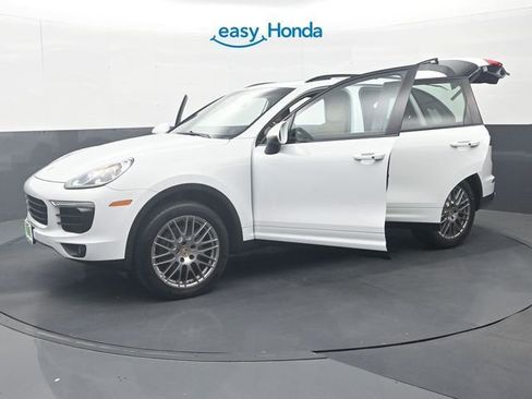 Used 2016 Porsche Cayenne w/ Premium Package AWD/4WD image 37