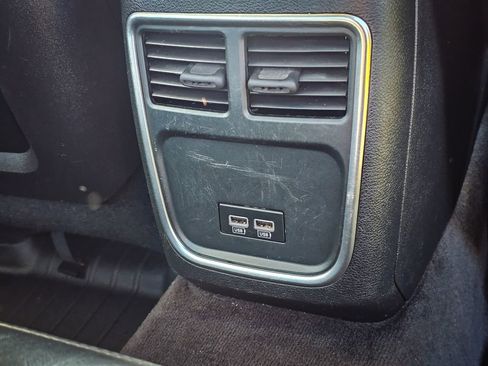 Used 2016 Chrysler 300 Limited image 33