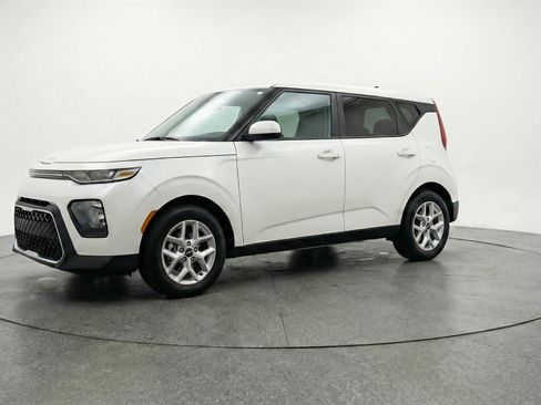 Used 2025 Kia Soul LX w/ LX Technology Package FWD image 3