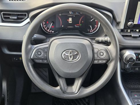 Used 2025 Toyota RAV4 XLE FWD image 15