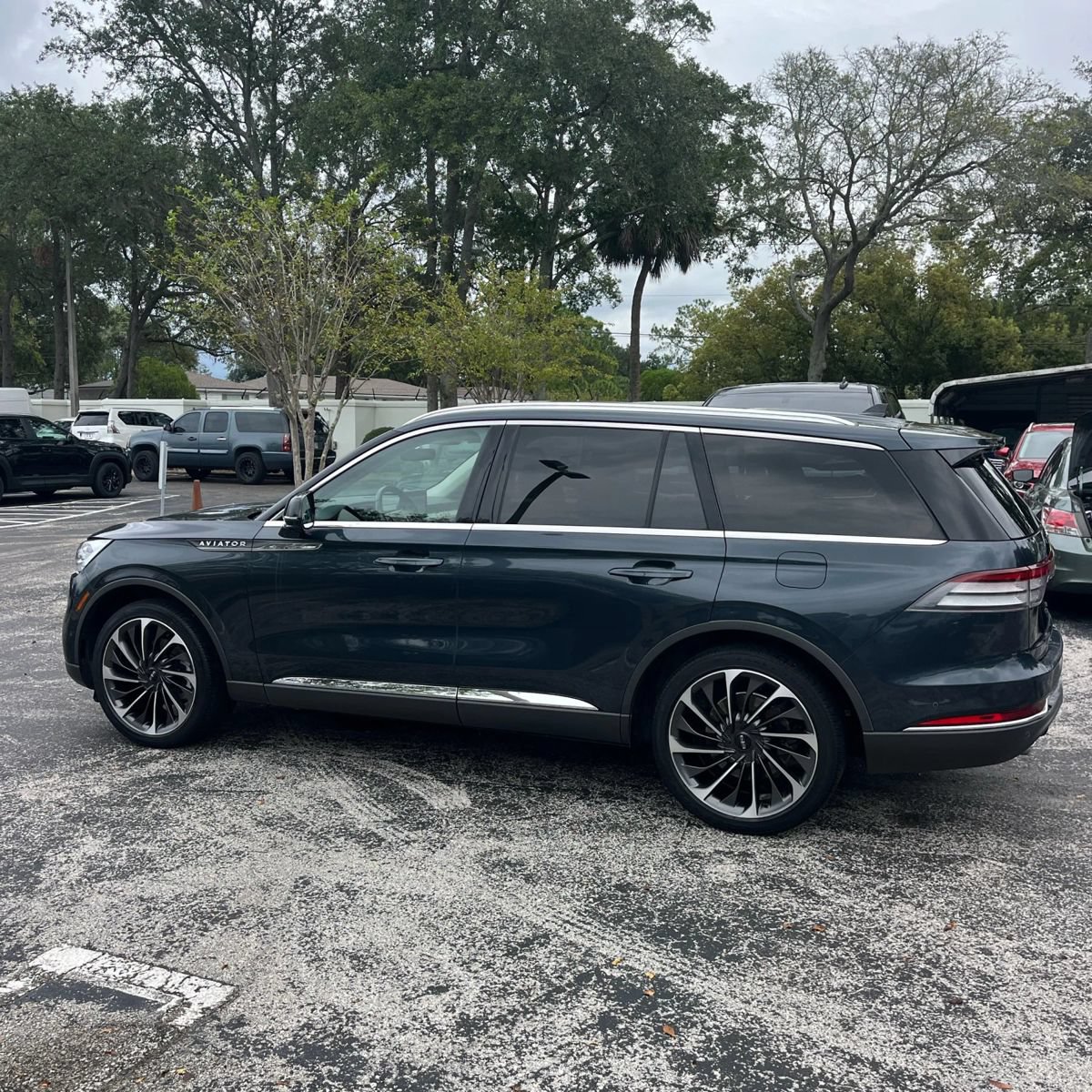 Used 2021 Lincoln Aviator Reserve w/ Equipment Group 202A AWD/4WD image 2