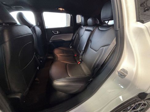 Used 2025 Jeep Compass Limited image 27