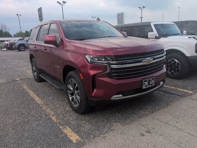 Used 2022 Chevrolet Tahoe LT w/ Luxury Package AWD/4WD image 3
