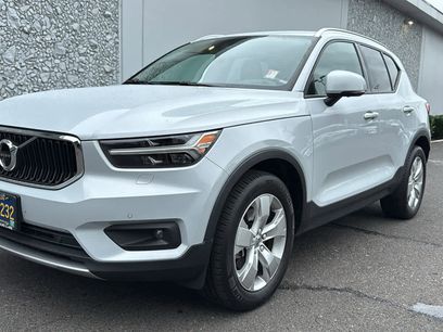 Used 2020 Volvo XC40 T5 Momentum