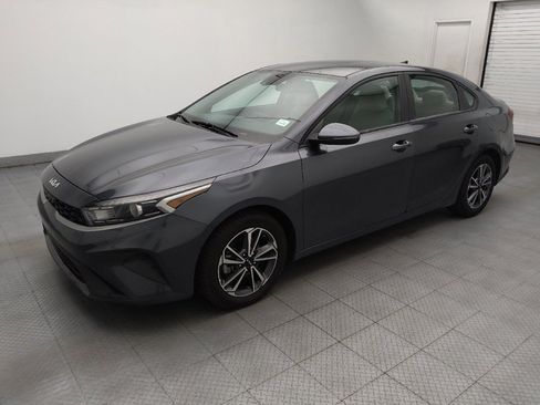 Used 2022 Kia Forte LXS w/ LXS Technology Package FWD image 2
